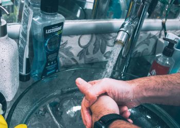 New Study Finds That Mouthwash and Oral Rinses Are Effective Against Coronavirus