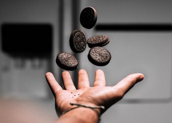 Oreo to Gift the Gay Community 10,000 Packets of Rainbow Cream-Filled Cookies