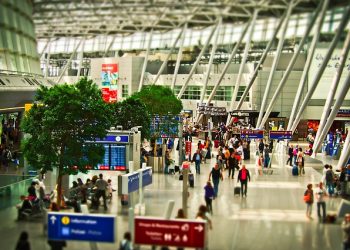 Qantas Airline to Make COVID-19 Vaccination Compulsory for International Flights